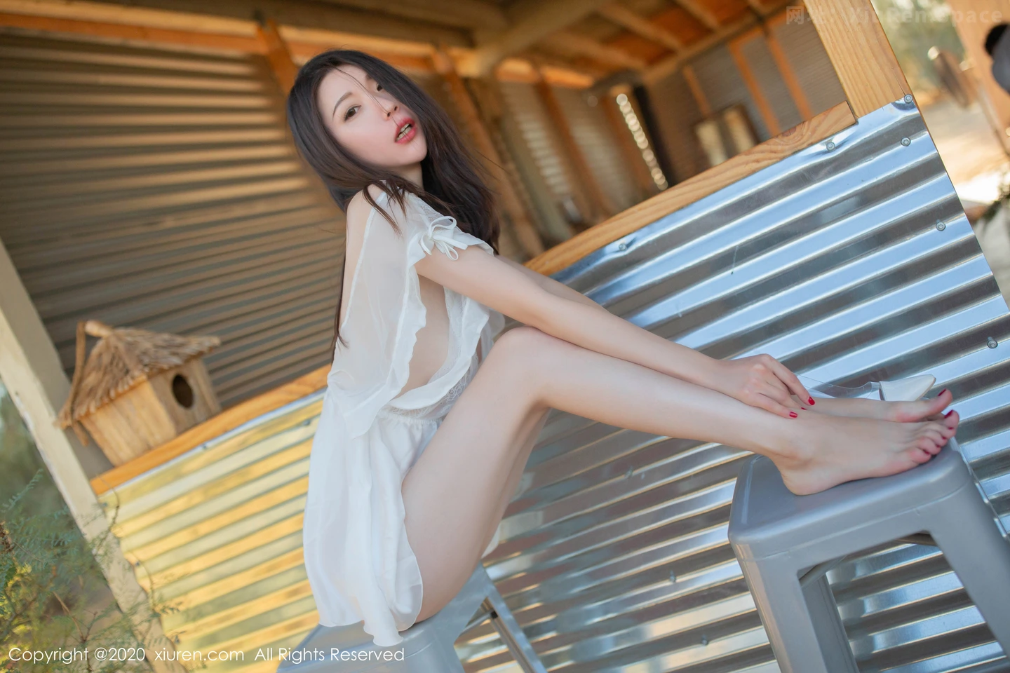 图片[3]-[XiuRen秀人网]VOL.2028 嫩模梦心月美国旅拍美式酒吧主题真空白色内衣惹火诱惑写真61P-秀人网官方网站